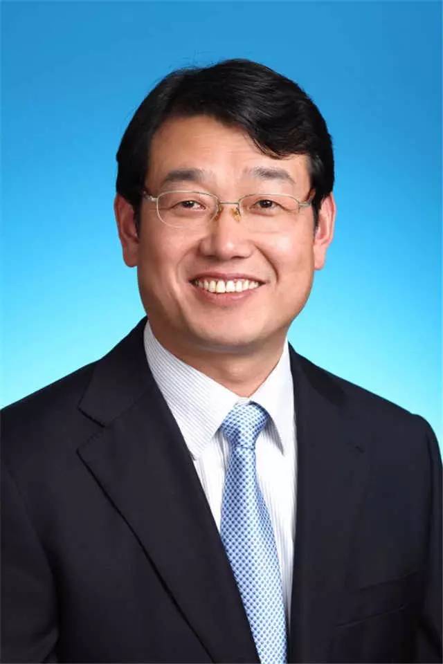 胡世忠履新邻里超市店长一职